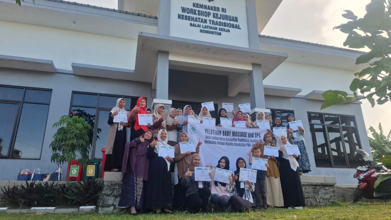 BLKK Walida ATC dan Majelis Kesehatan PWA Jawa Timur Gelar Pelatihan Baby Massage & SPA