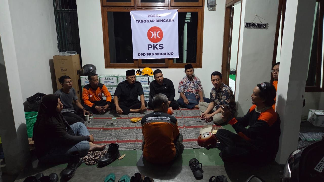 PKS Jatim Buka Posko Dekat Ponpes Al Khoziny, Bagus Prasetia Minta Relawan Standby sampai Tuntas