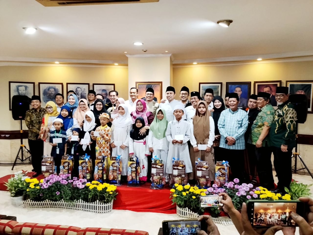 DPRD Surabaya berbuka bersama anak yatim piatu