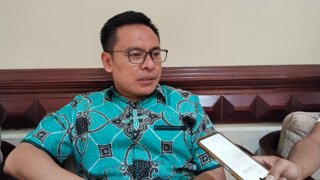 Wakil Ketua DPRD Kota Surabaya Arif Fathoni