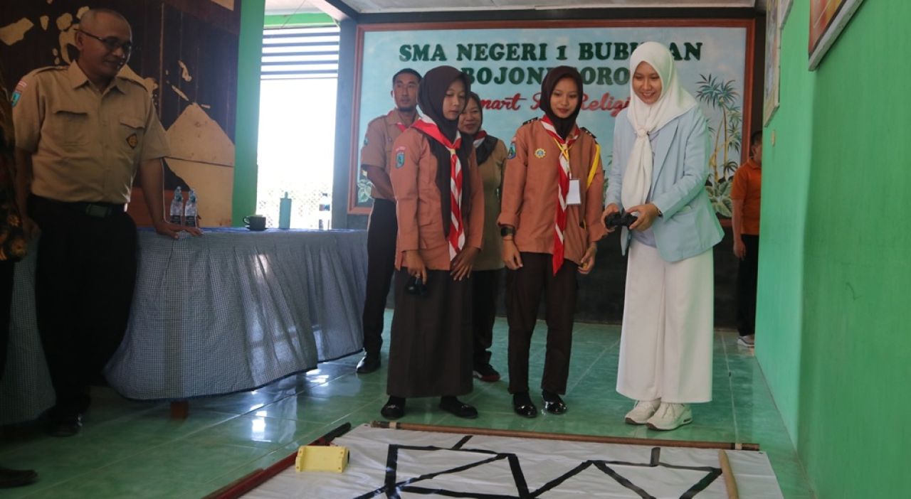 Robot Juara Nasional Karya Siswi SMAN 1 Bubulan Bojonegoro Bikin Kagum Wakil Ketua DPRD Jatim