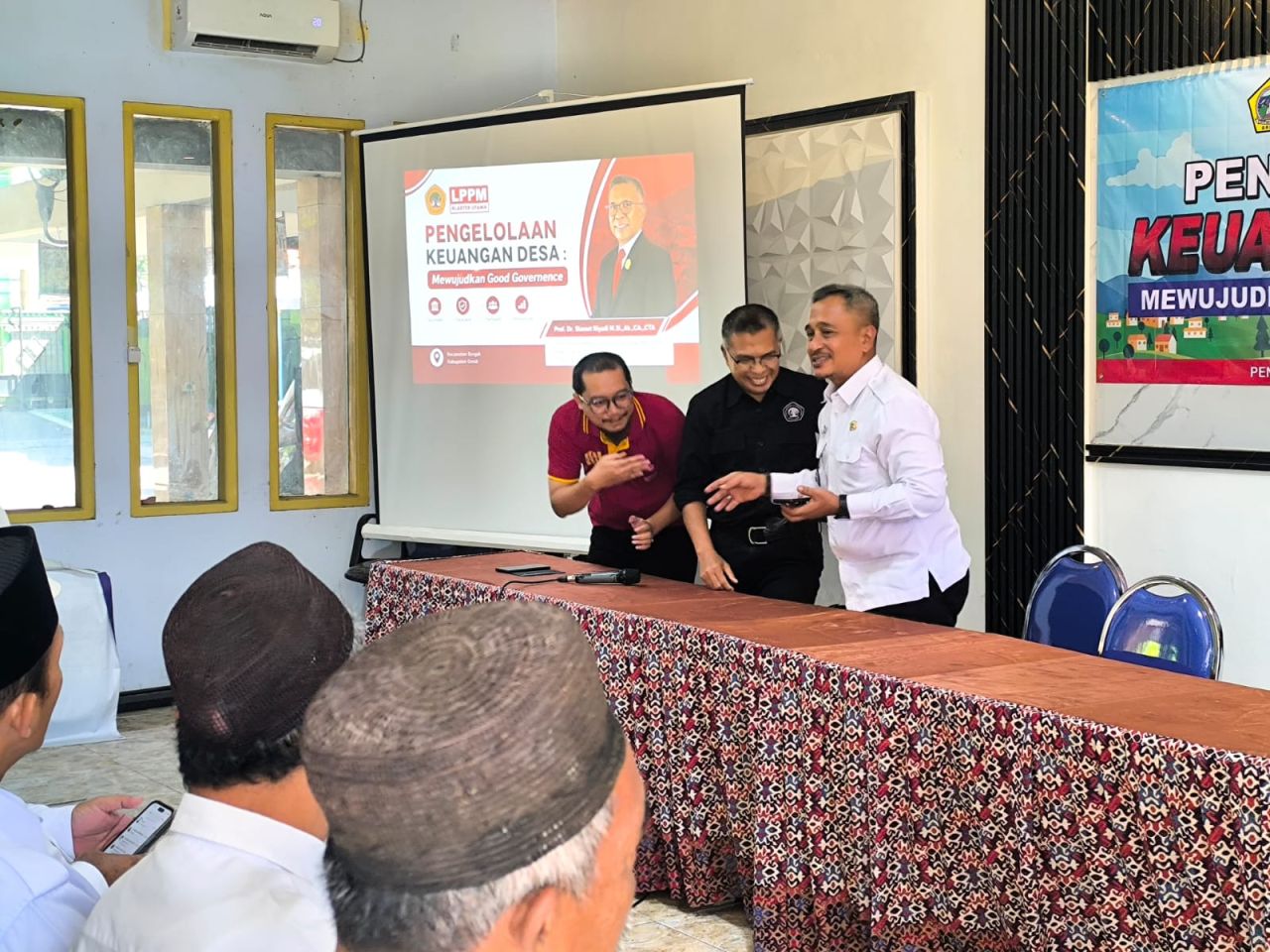 Suasana workshop tata kelola keuangan yang diadakan oleh Untag Surabaya