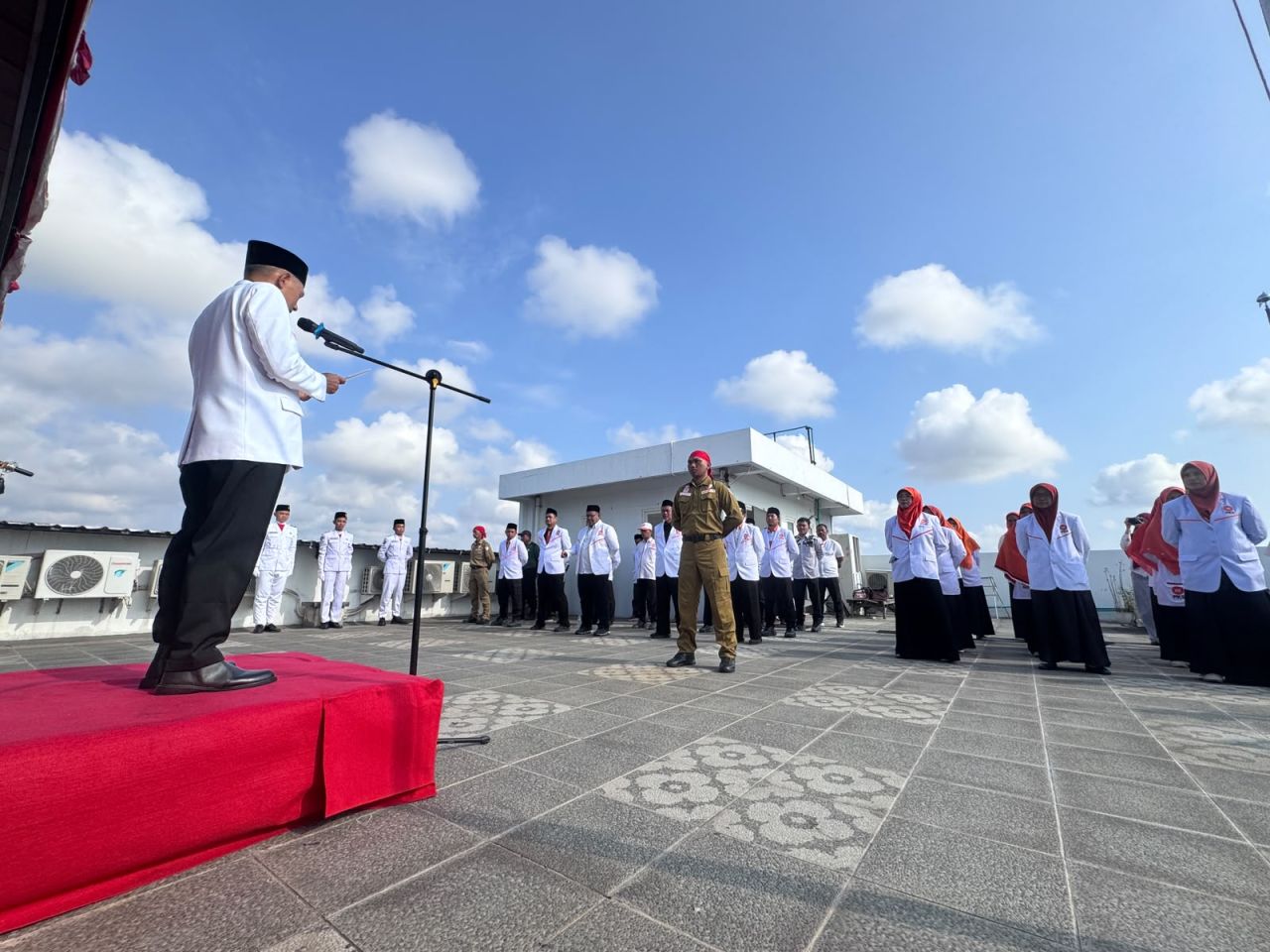 Upacara HUT RI di PKS Jatim, Bagus Tegaskan Setia kepada Pancasila dan Konstitusi