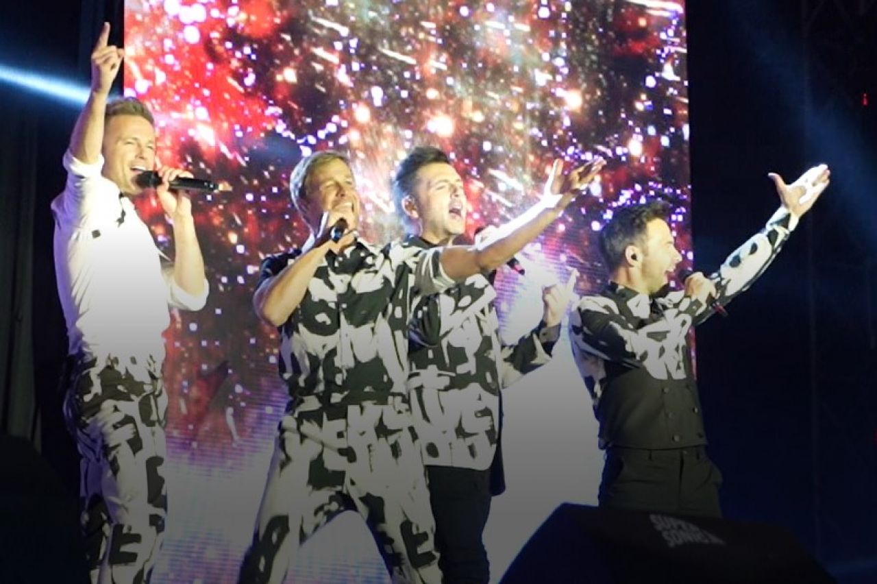 Nasabah Bank Jatim Dimanjakan Penampilan Westlife di Surabaya