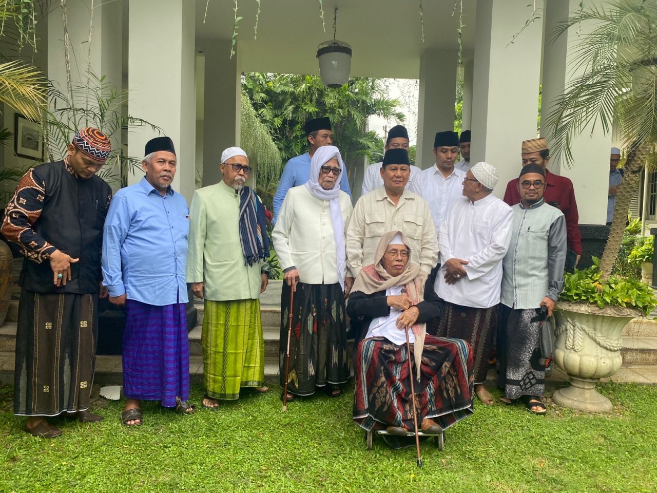 Silaturahmi Dengan Belasan Ulama Kondang Jatim, Prabowo Bahas Ini